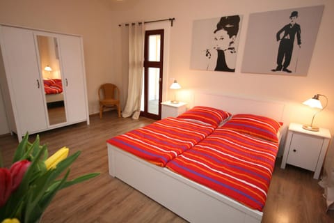 Photo of the whole room, Decorative detail, Bedroom