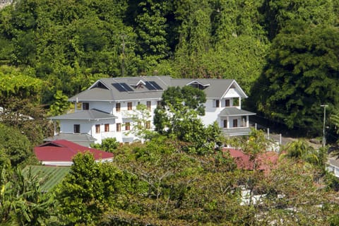 Property building, Property building, Day, Neighbourhood