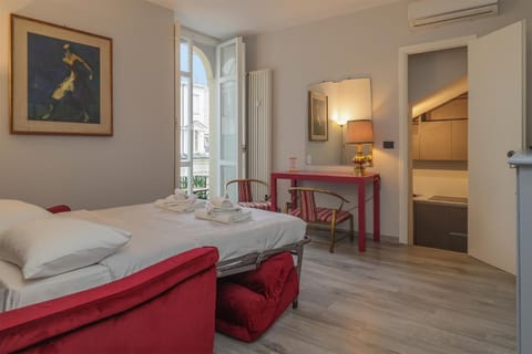 Bed, Living room, Photo of the whole room, Seating area, Bedroom, wardrobe, air conditioner