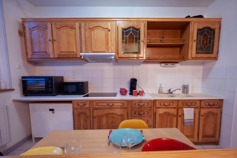 Kitchen or kitchenette, Dining area, Communal kitchen, oven, stove, stove