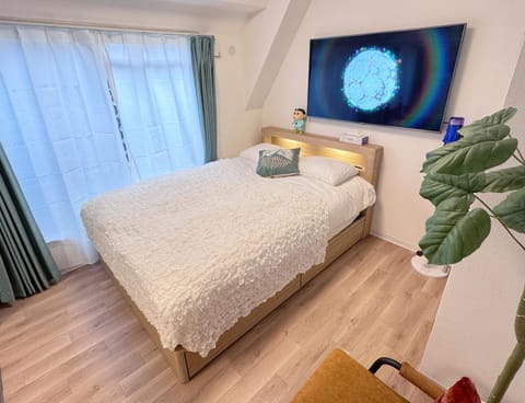 TV and multimedia, Photo of the whole room, Bedroom