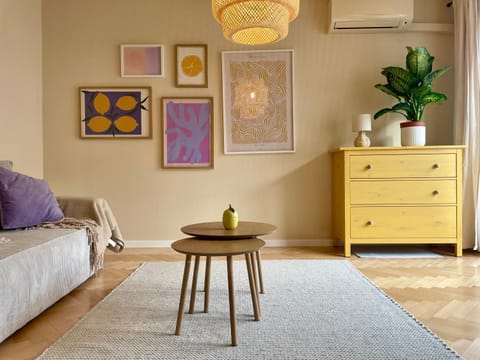 Living room, Seating area, air conditioner
