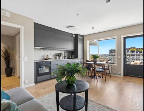 Kitchen or kitchenette, Seating area, Dining area