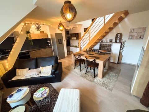 Kitchen or kitchenette, Living room, Seating area, Dining area, stove