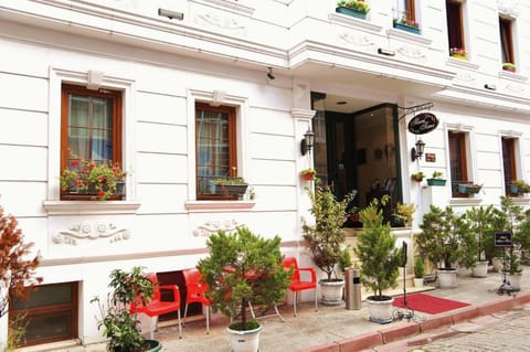 Facade/entrance, Off site