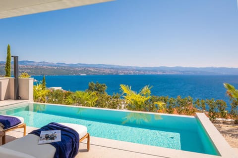 Balcony/Terrace, Sea view, Swimming pool