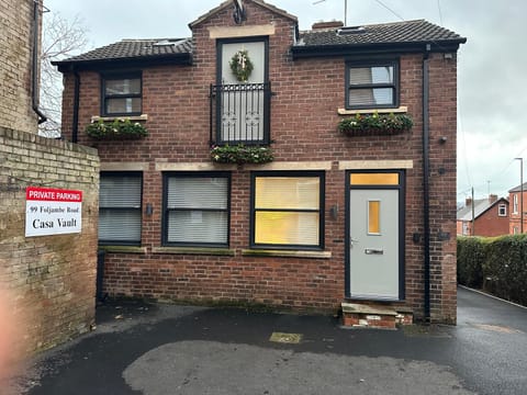 Casa Vault House in Chesterfield