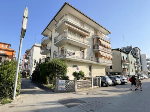 Property building, Day, Neighbourhood, Street view, Location, Parking