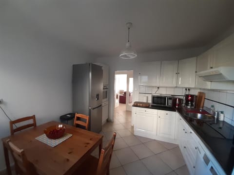 Kitchen or kitchenette, dishwasher, stove, toaster