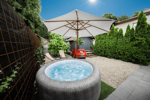 Garden, Hot Tub, sunbed