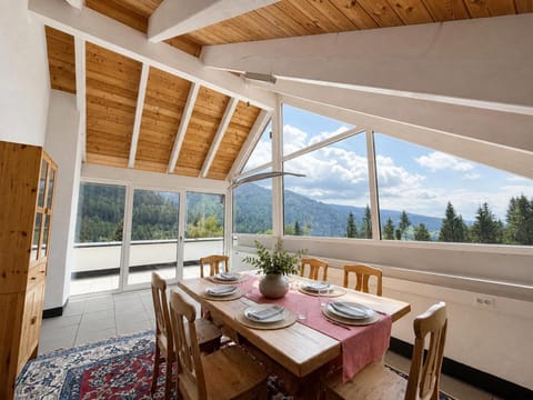 Day, Natural landscape, Dining area, Mountain view