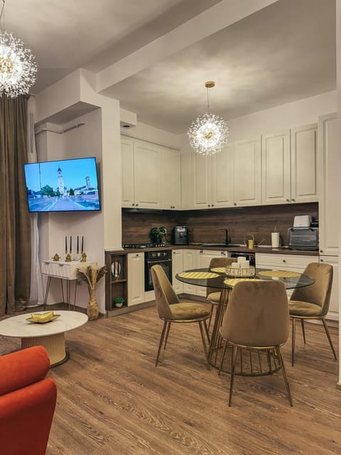 Communal lounge/ TV room, TV and multimedia, Living room