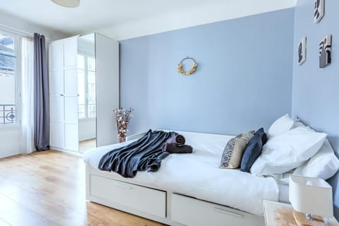 Le Clair & Spacieux - Parking - 15 min Paris Apartment in Île-de-France