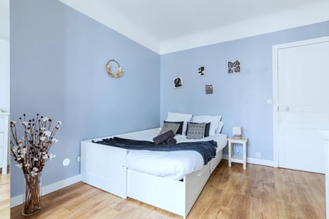 Le Clair & Spacieux - Parking - 15 min Paris Apartment in Île-de-France
