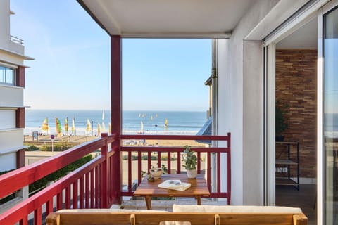 Day, View (from property/room), Balcony/Terrace, Dining area, Sea view