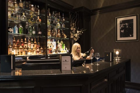 Staff, Lobby or reception, Lounge or bar, Alcoholic drinks