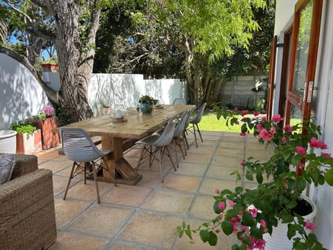 Patio, Dining area