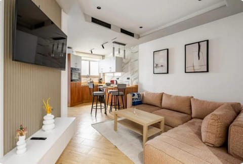 TV and multimedia, Kitchen or kitchenette, Living room, Seating area, Dining area