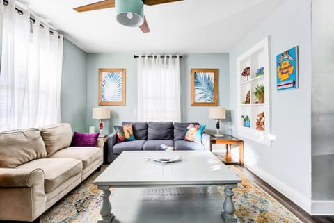 family house cowboy pool HOT TUB Yard Games House in Bellview