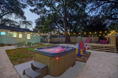 family house cowboy pool HOT TUB Yard Games House in Bellview