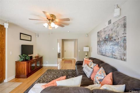 Charming Bedroom Near Disney Land, Orange County Vacation rental in La Palma