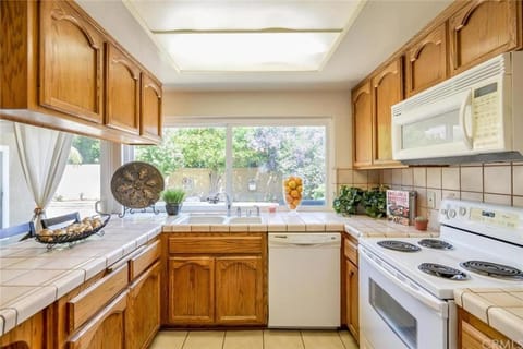 Charming Bedroom Near Disney Land, Orange County Vacation rental in La Palma