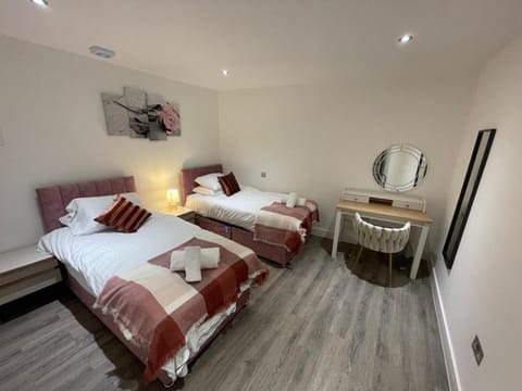 Kings Lodge By Nivaas 2 Apartment in Reading