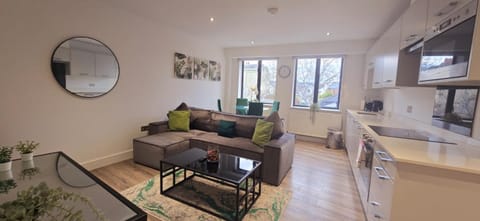 Kings Lodge By Nivaas 2 Apartment in Reading