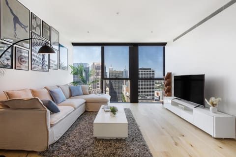 Communal lounge/ TV room, TV and multimedia, View (from property/room), Living room, Seating area, Evening entertainment, City view