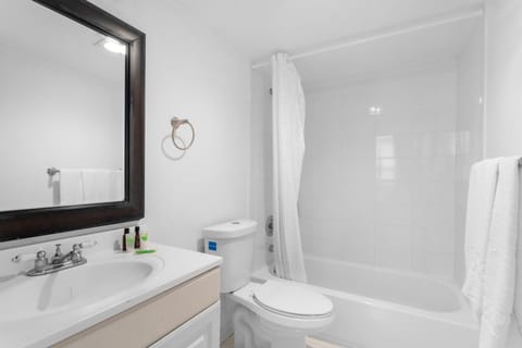 Bay Harbor Sunset Apt 2B Apartment in Surfside