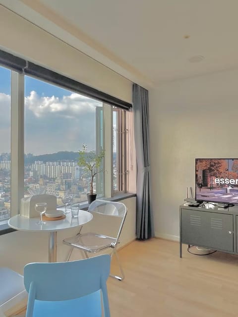 Natural landscape, View (from property/room), City view, Mountain view, River view