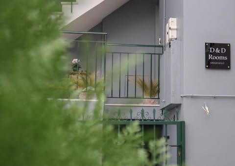 Property building, Day, Property logo or sign, Balcony/Terrace, Logo/Certificate/Sign, Street view