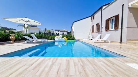 Pool view, Swimming pool, sunbed