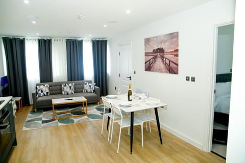 Seating area, Dining area