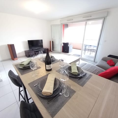 TV and multimedia, Dining area