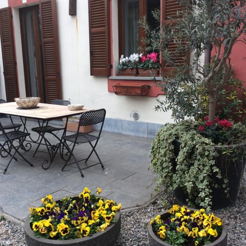 Patio, Facade/entrance