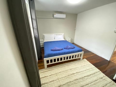 Cozy townhouse near by Klong Dao beach House in Sala Dan