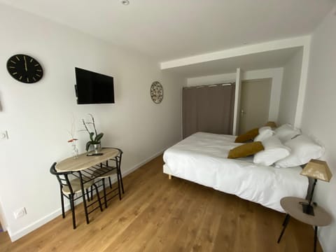 L auvetia studio 150 circuit 24h Bed and Breakfast in Le Mans