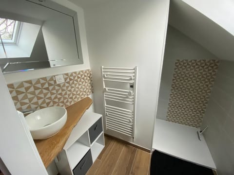 L auvetia studio 150 circuit 24h Bed and Breakfast in Le Mans