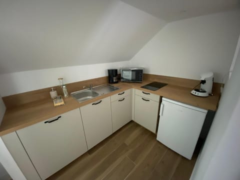 L auvetia studio 150 circuit 24h Bed and Breakfast in Le Mans