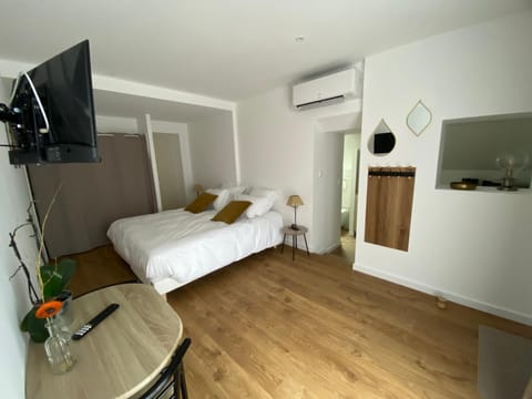 L auvetia studio 150 circuit 24h Bed and Breakfast in Le Mans