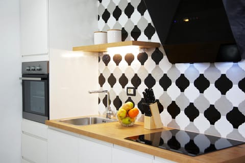 Kitchen or kitchenette, Decorative detail, Garden view, Family