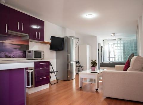 Kitchen or kitchenette, Seating area, Dining area, oven, stove, toaster
