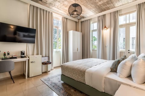 Bed, Bathroom, Living room, Bedroom