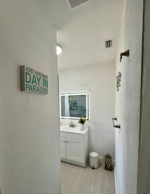 Captains Quarters Of Delray Beach House in Gulf Stream