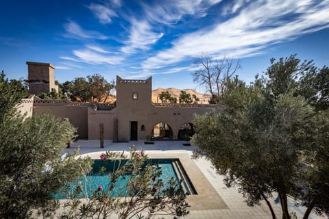 Property building, Day, Pool view, Swimming pool