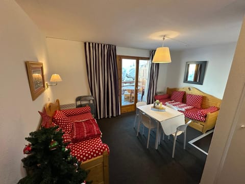 Bed, Living room, Dining area