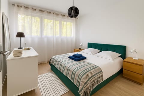 Bed, Night, Photo of the whole room, Bedroom