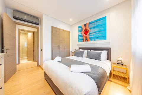 Bed, Photo of the whole room, Bedroom, towels, wardrobe, air conditioner
