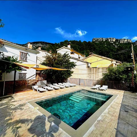 Swimming pool